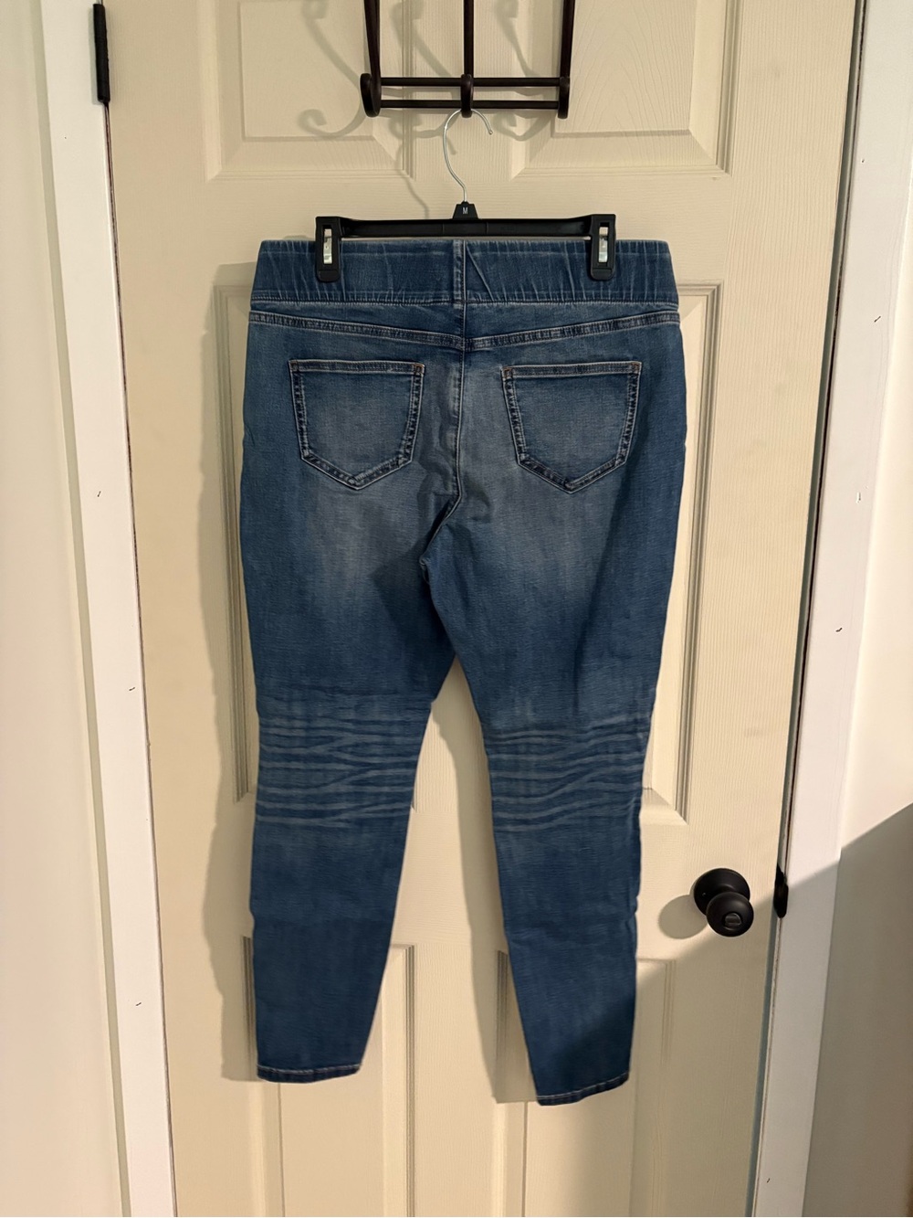 Simply Vera Vera Wang Blue Stretch Jeggings - Back Pocket Detail